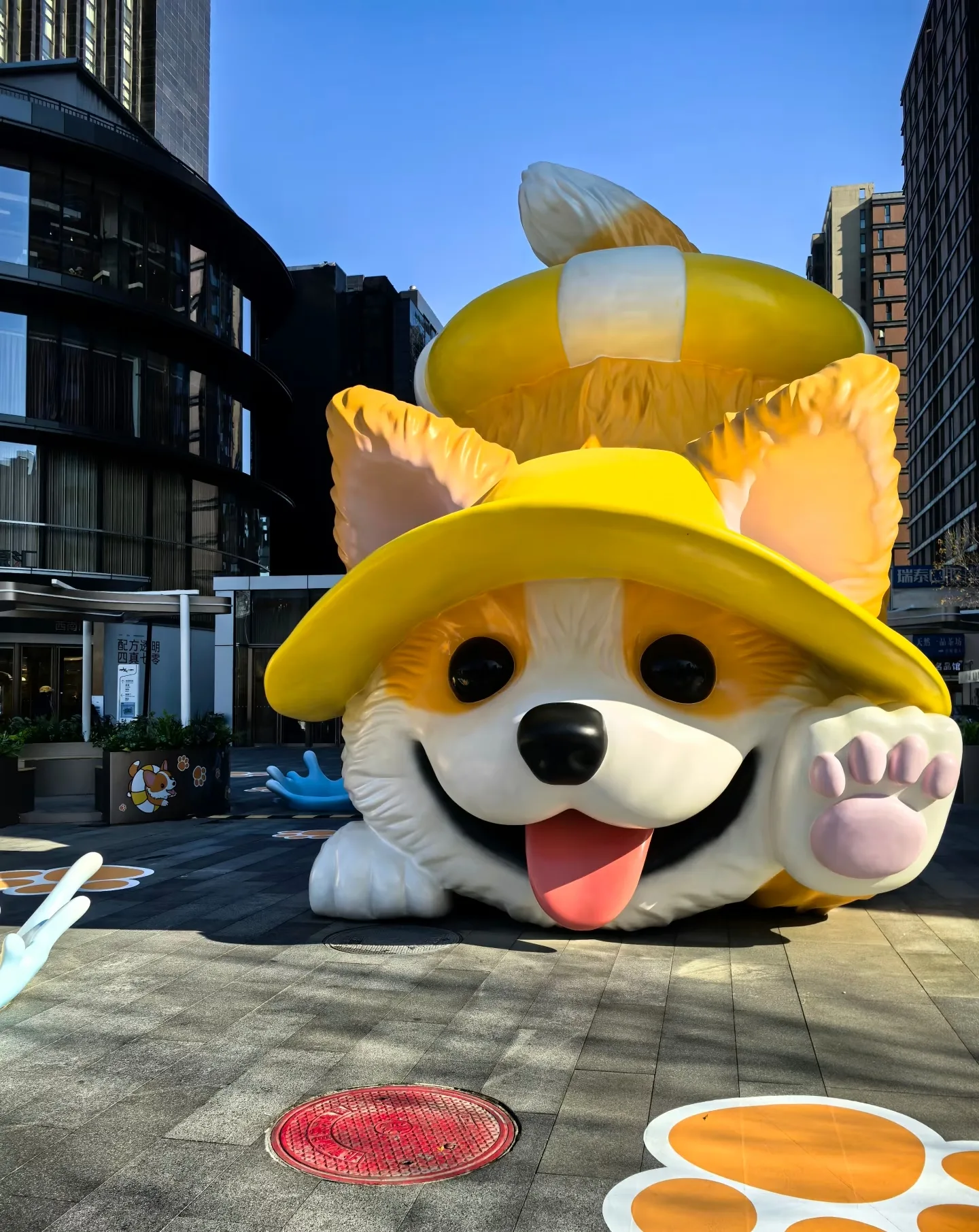 Giant Corgi Fiberglass Sculpture for Urban Commercial Spaces