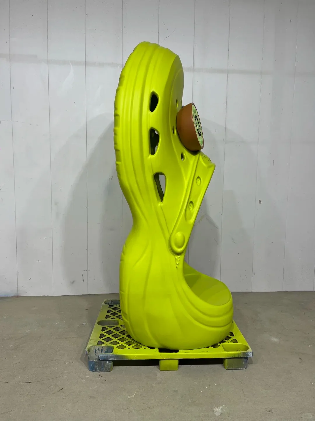 Giant Croc Shoe FRP Seat Sculpture for Teenmix Shoe Store IP Window Display — view 3