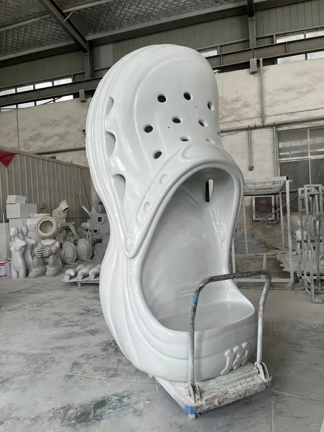 Giant Croc Shoe FRP Seat Sculpture for Teenmix Shoe Store IP Window Display — view 2