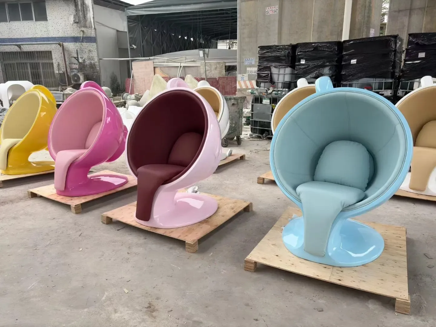 Giant Fiberglass Coffee Cup Chairs — Viral Photo-Op Seating for Cafés, Malls & Instagram-Worthy Spaces — view 4