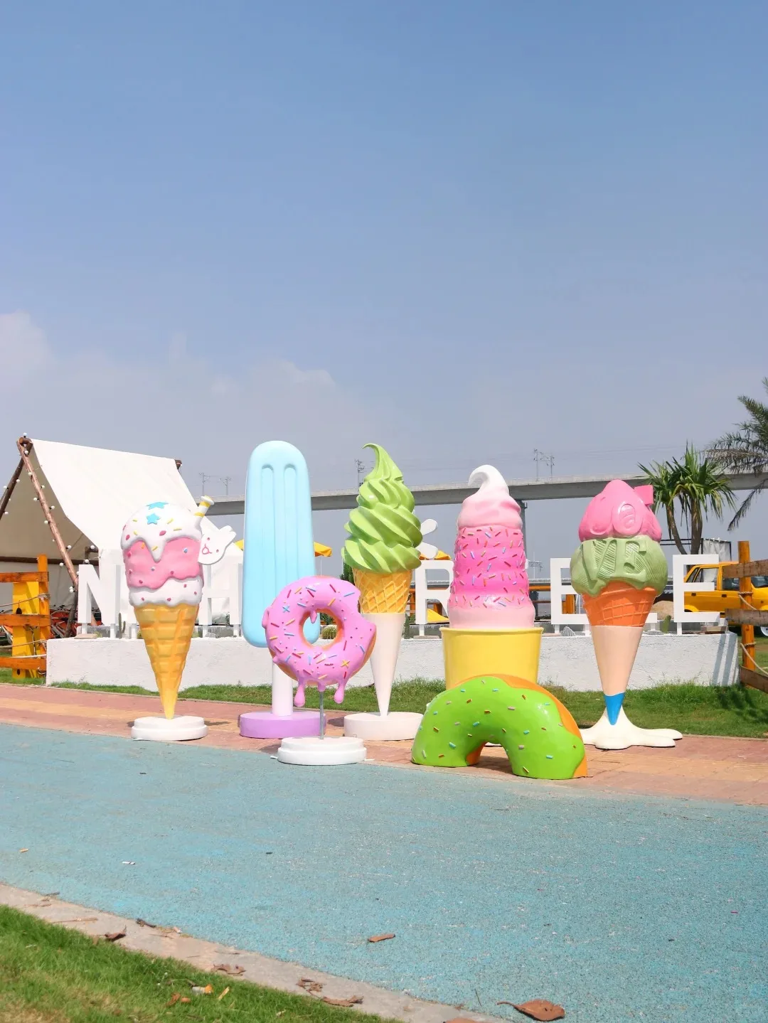 Giant Fiberglass Ice Cream Sculptures | Summer Outdoor Cooling Decor — view 3