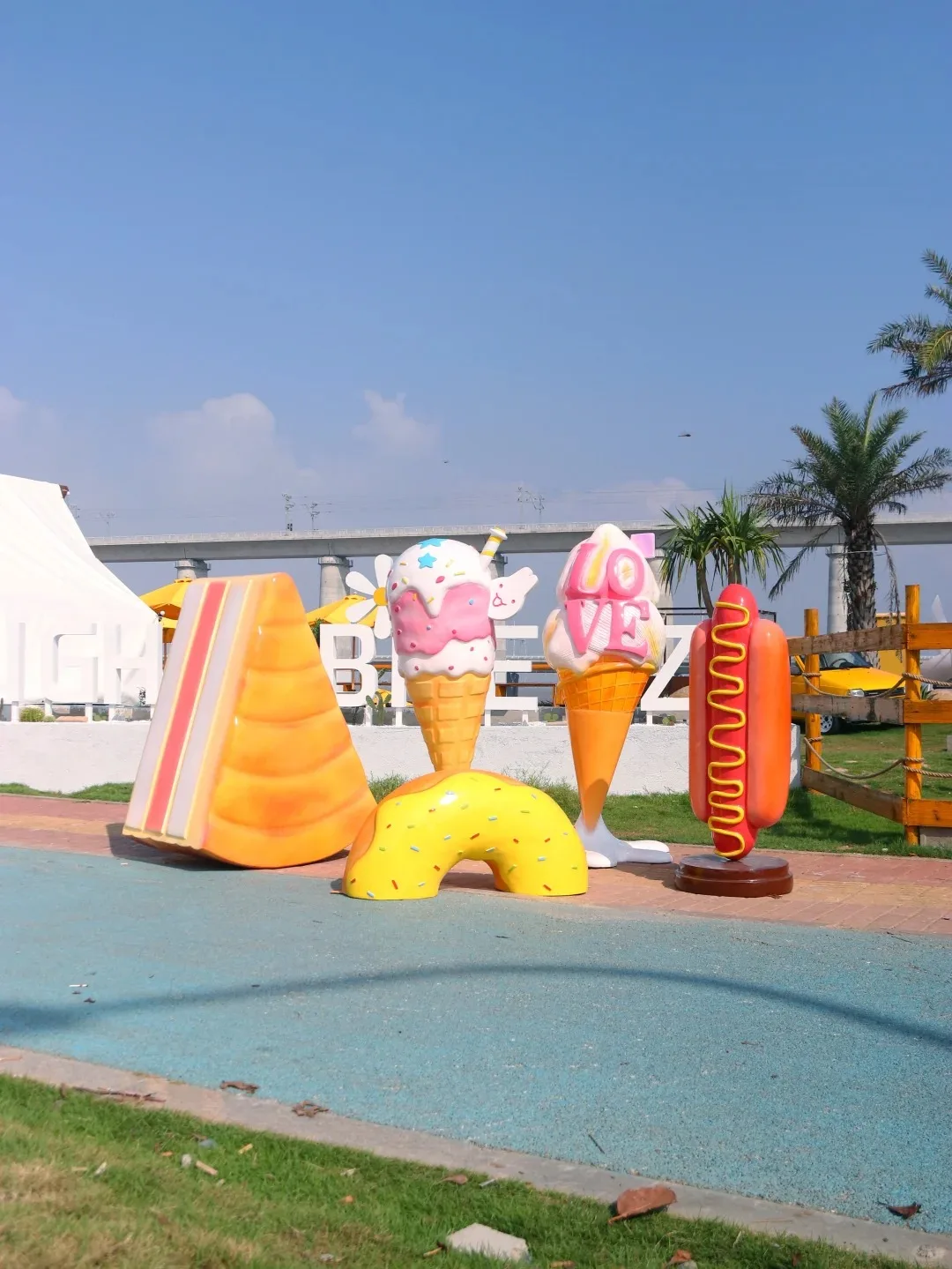 Giant Fiberglass Ice Cream Sculptures | Summer Outdoor Cooling Decor — view 4