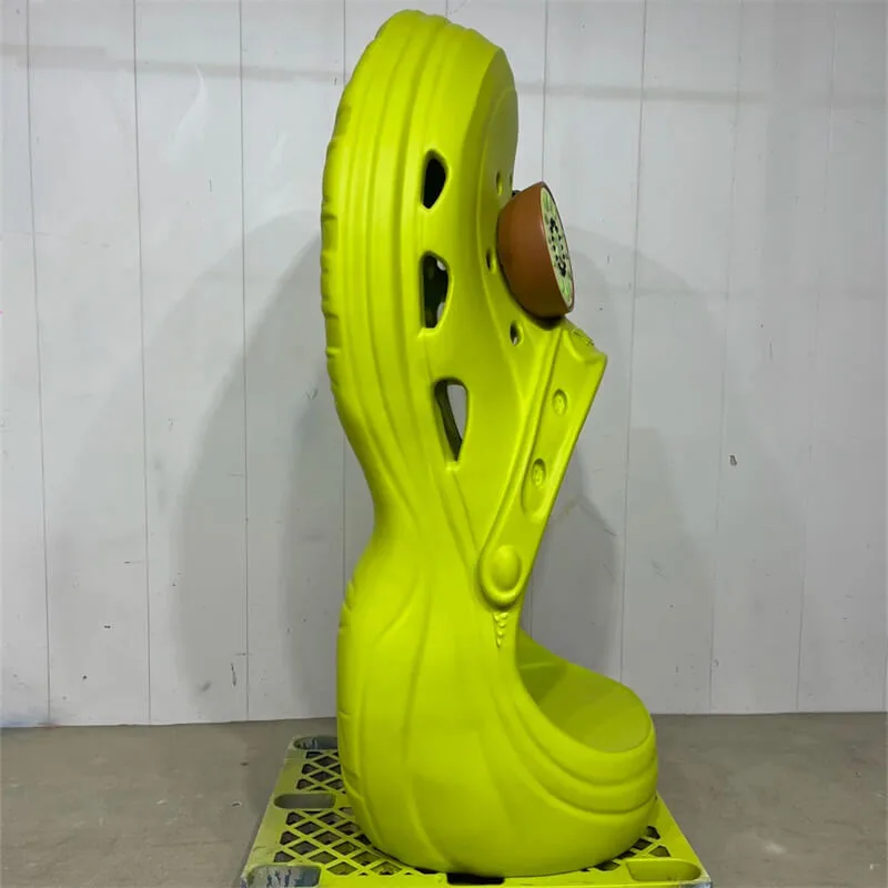 Giant Green Cartoon Crocs Fiberglass Sculpture – Trendy Brand Store Viral Check-In Crocs Sculpture Decorative Display Ornament — view 4