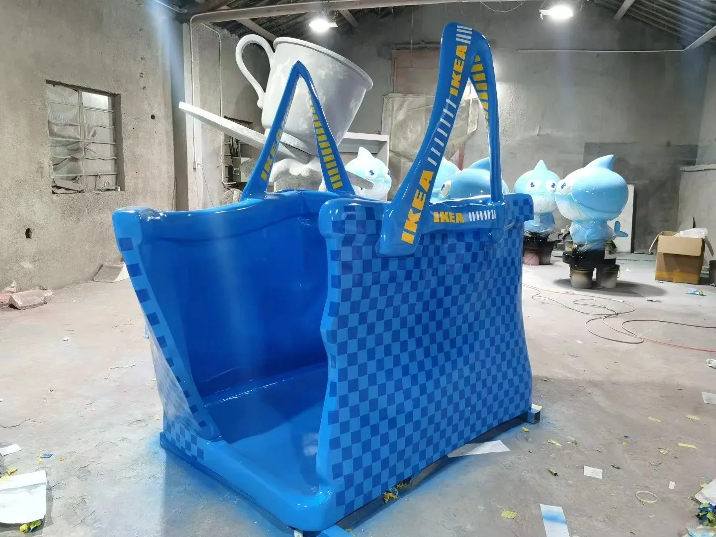 Giant IKEA Frakta Shopping Bag FRP Sculpture for Mall Brand Pop-up Display — view 3