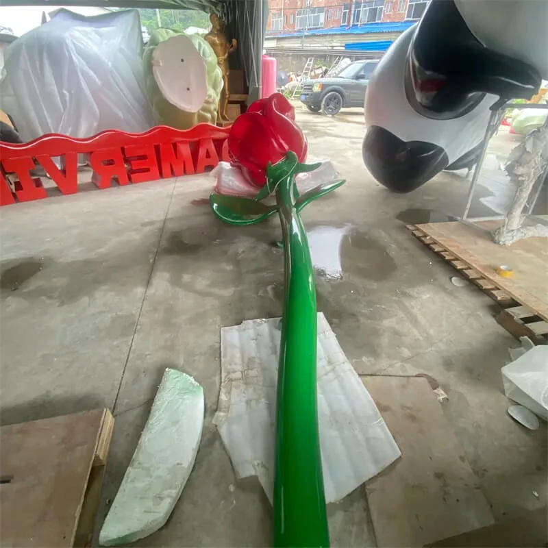 Giant Light-Up Rose Fiberglass Sculpture, Custom Illuminated Rose Sculpture For Mall, Scenic Spot & Valentine’s Day Photo Decoration — view 3