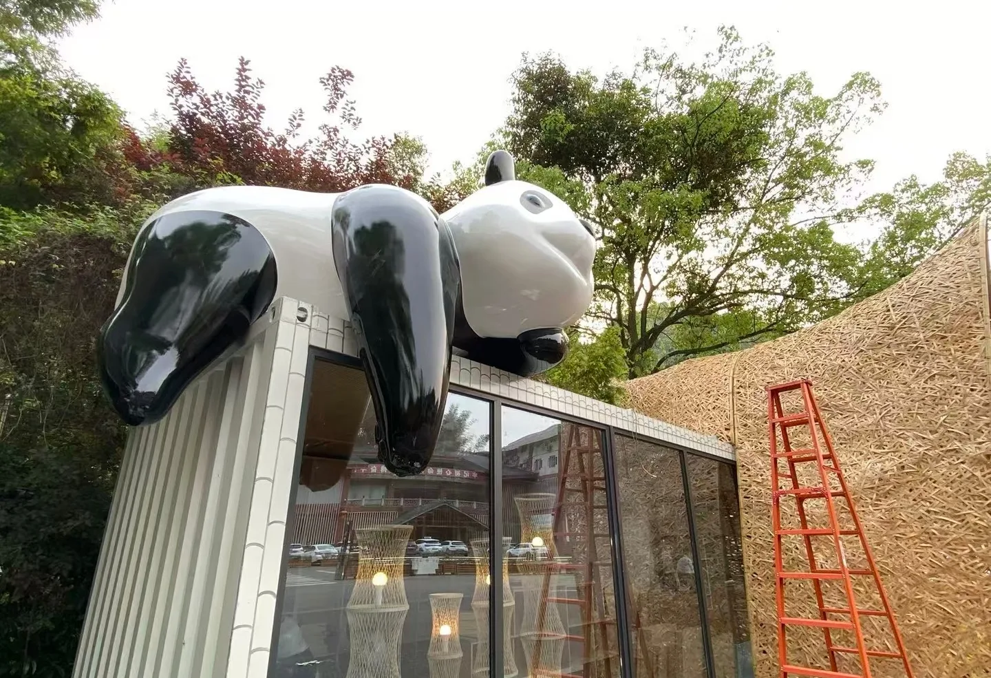 Giant Panda Fiberglass Sculptures: Your Secret to Winning Over Chinese Visitors — view 5