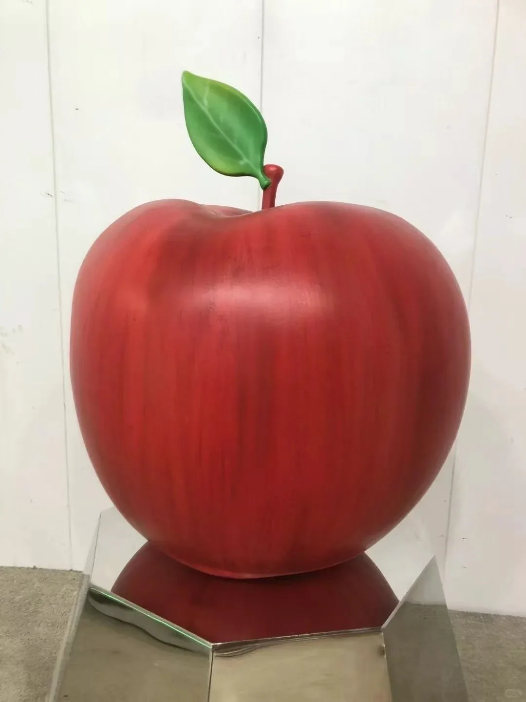 Giant Red Apple FRP Sculpture for Fruit Supermarket Brand Outdoor Promotional Display — view 2