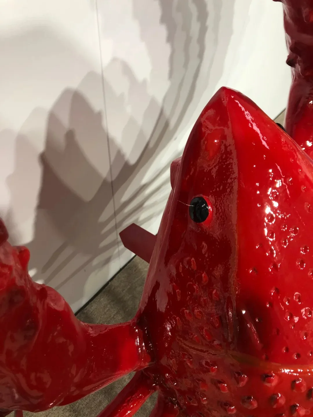 Glossy Red FRP Crayfish Sculpture for Seafood Restaurant Wall & Outdoor Sign Decor — view 4