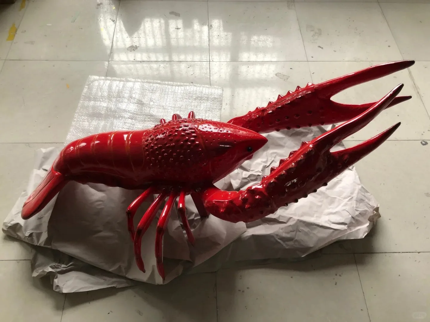 Glossy Red FRP Crayfish Sculpture for Seafood Restaurant Wall & Outdoor Sign Decor — view 3