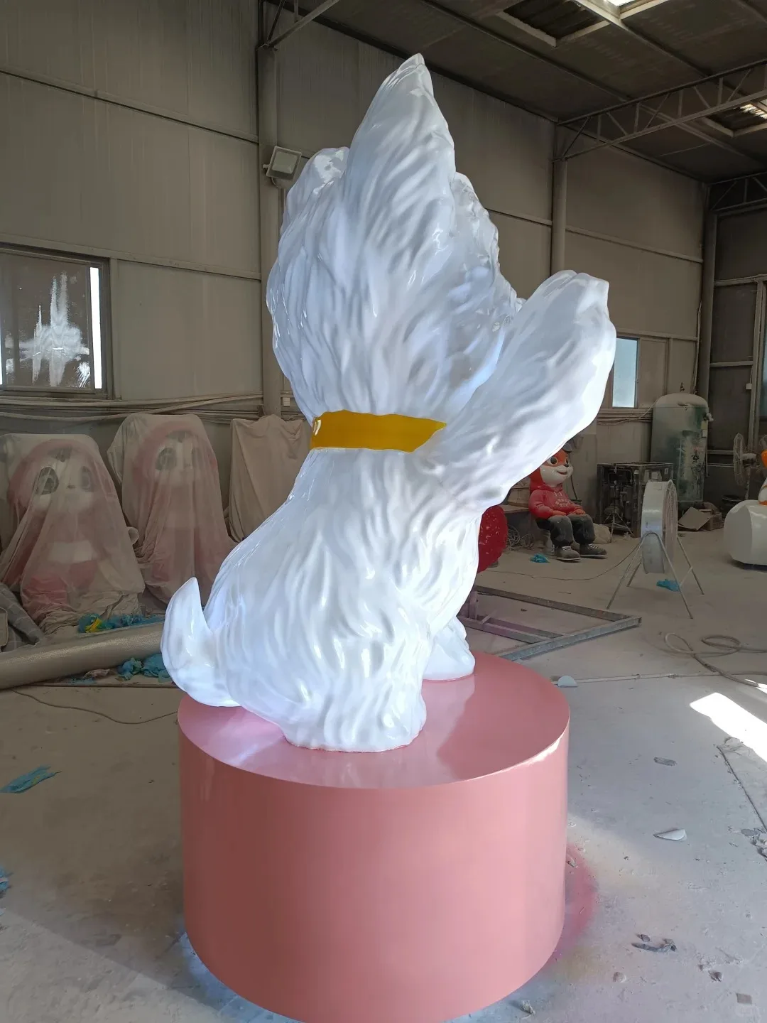 Glossy West Highland White Terrier FRP Statue with Pink Lighted Base for Shop Display — view 3