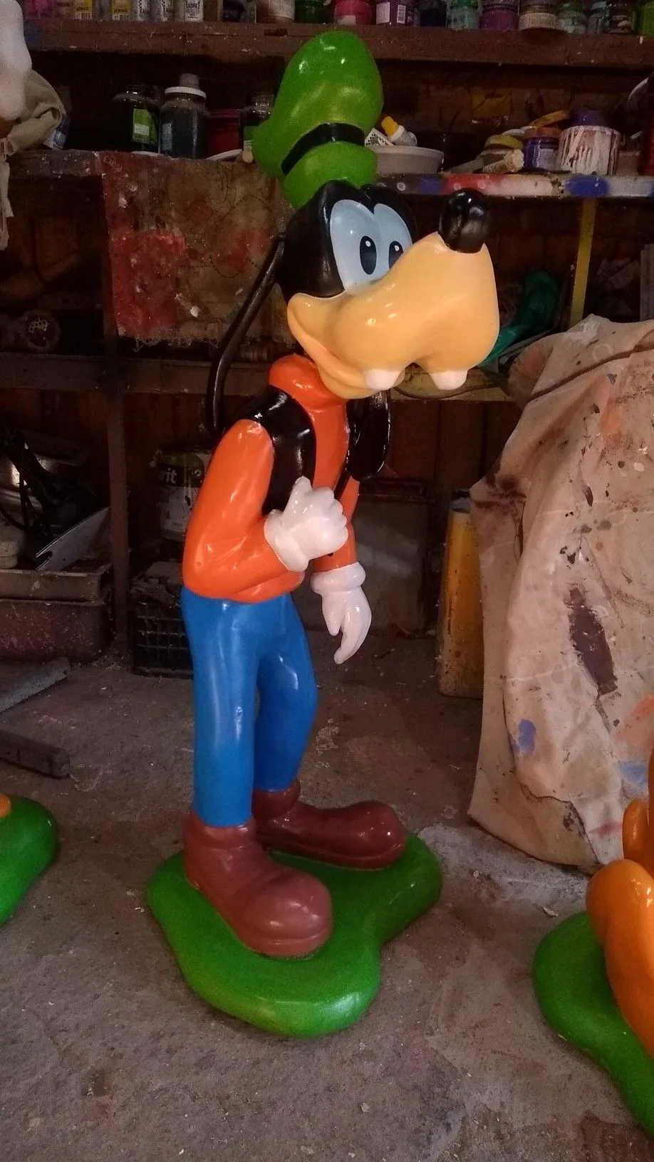 Goofy Fiberglass Statue for Disney-Themed Parks & Family Spaces — view 2