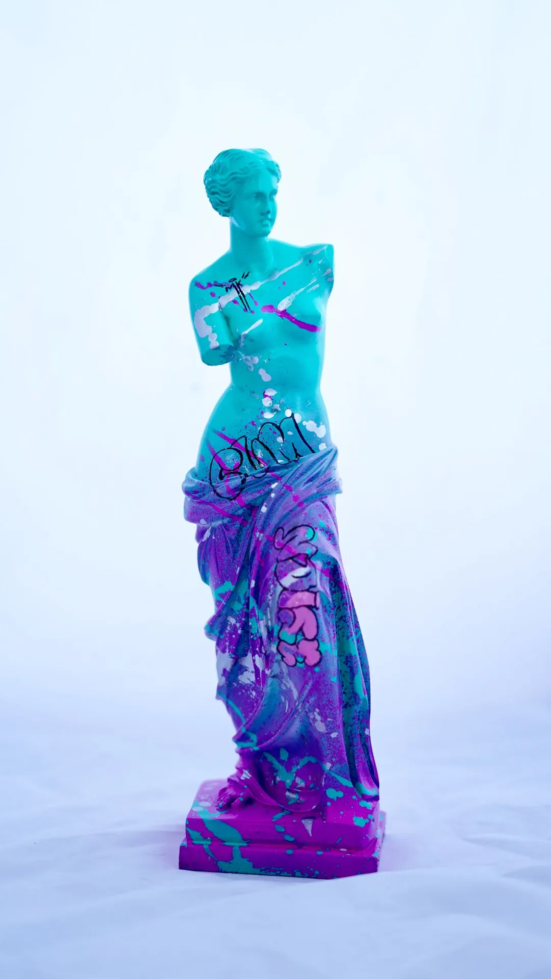 Graffiti Venus Fiberglass Sculpture for Modern Gallery & Street Shop Interior Decor