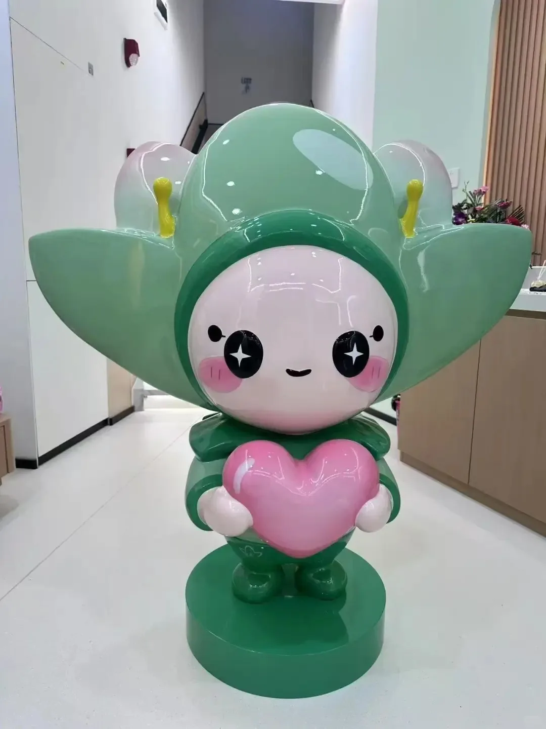 Green Flower Head Mascot FRP Statue with Pink Heart for Store Lobby IP Decor — view 3