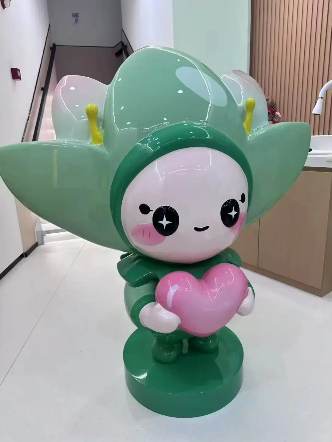 Green Flower Head Mascot FRP Statue with Pink Heart for Store Lobby IP Decor — view 2