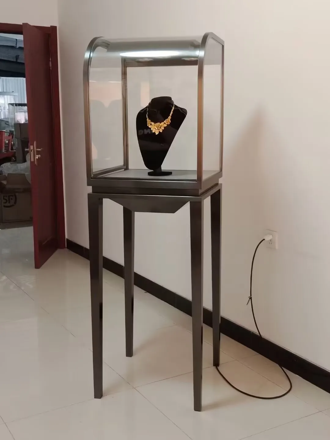 High-quality standing jewelry cabinet stainless steel display stand for sale — view 4