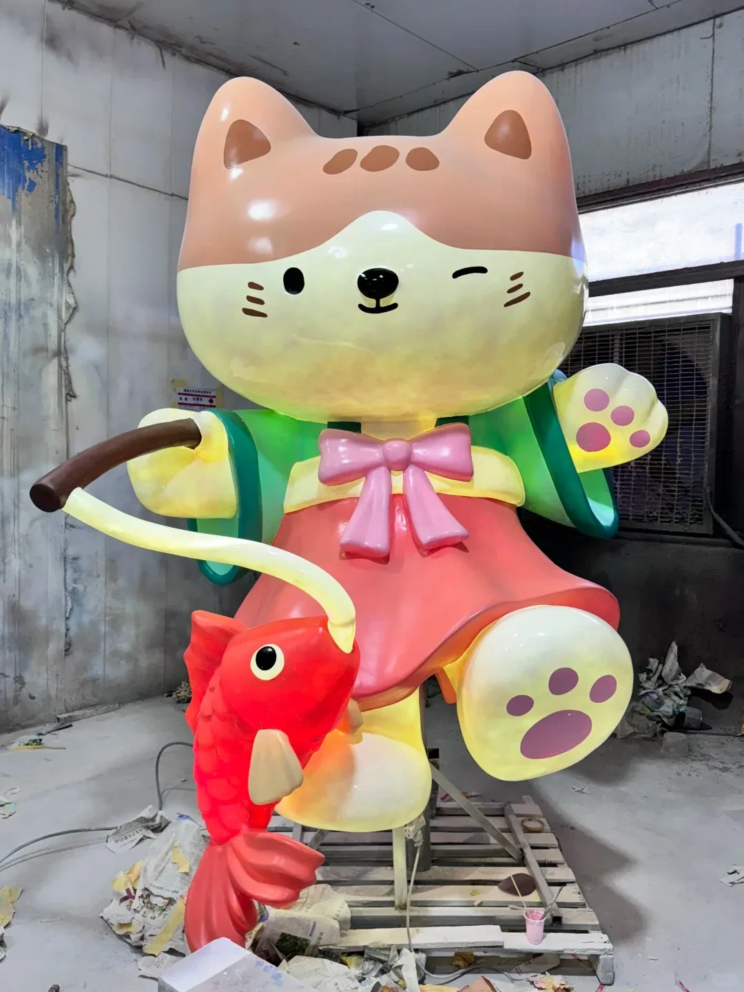 Illuminated FRP Cartoon Lucky Cat Sculpture for Shop Window Garden Check-in Decor — view 2