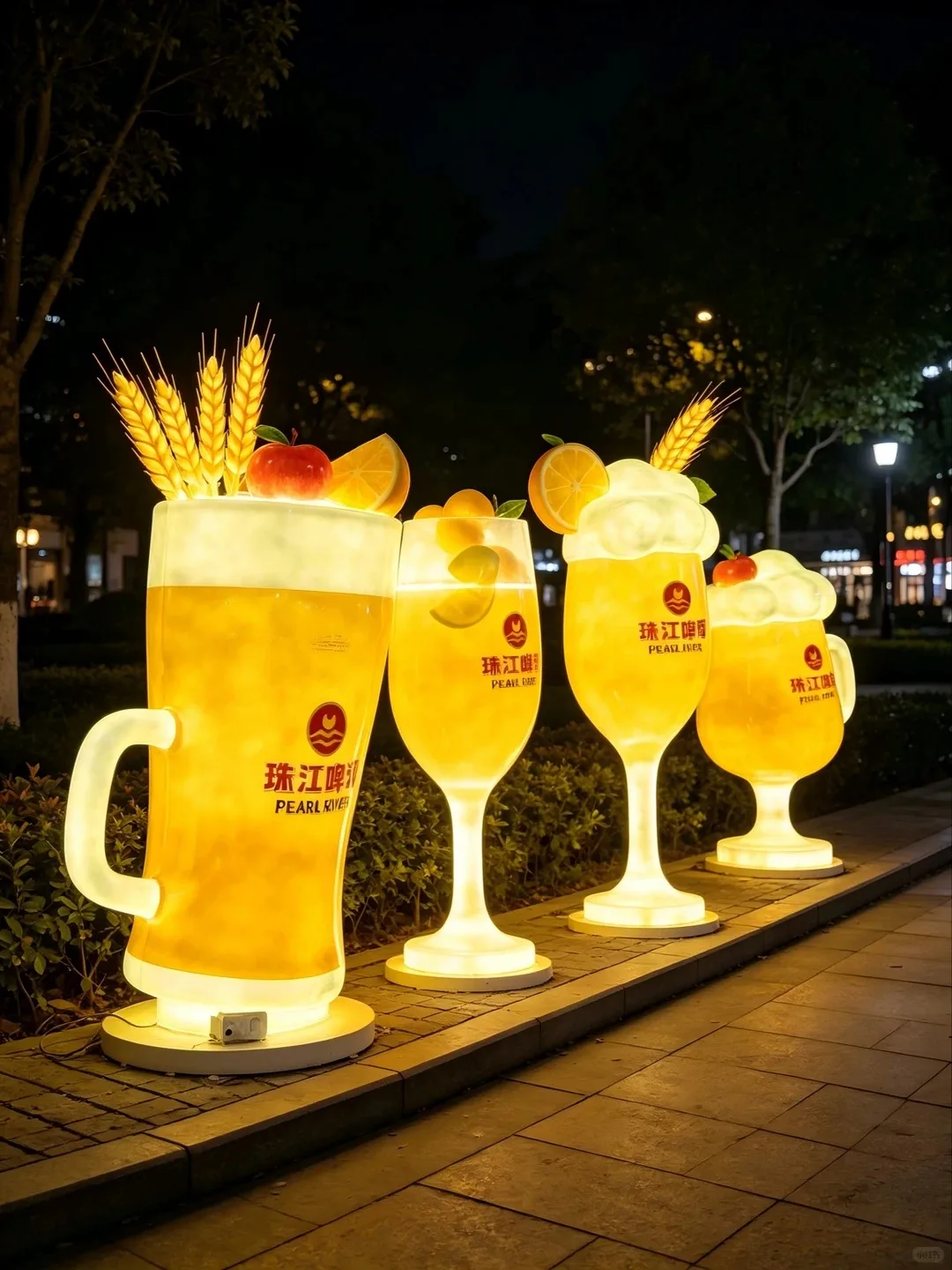Illuminated FRP Giant Beer Mug Sculpture for Outdoor Brand Promotion