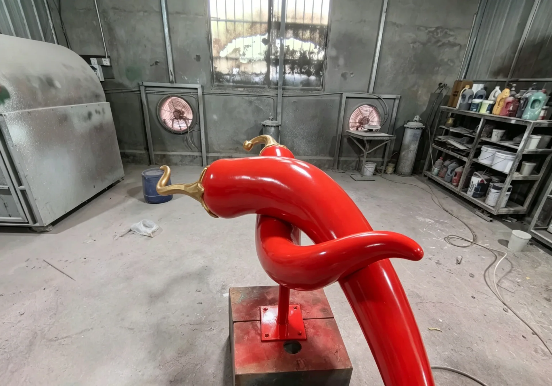 Intertwined Glossy Red Chili Fiberglass Sculpture For Food Street — view 3