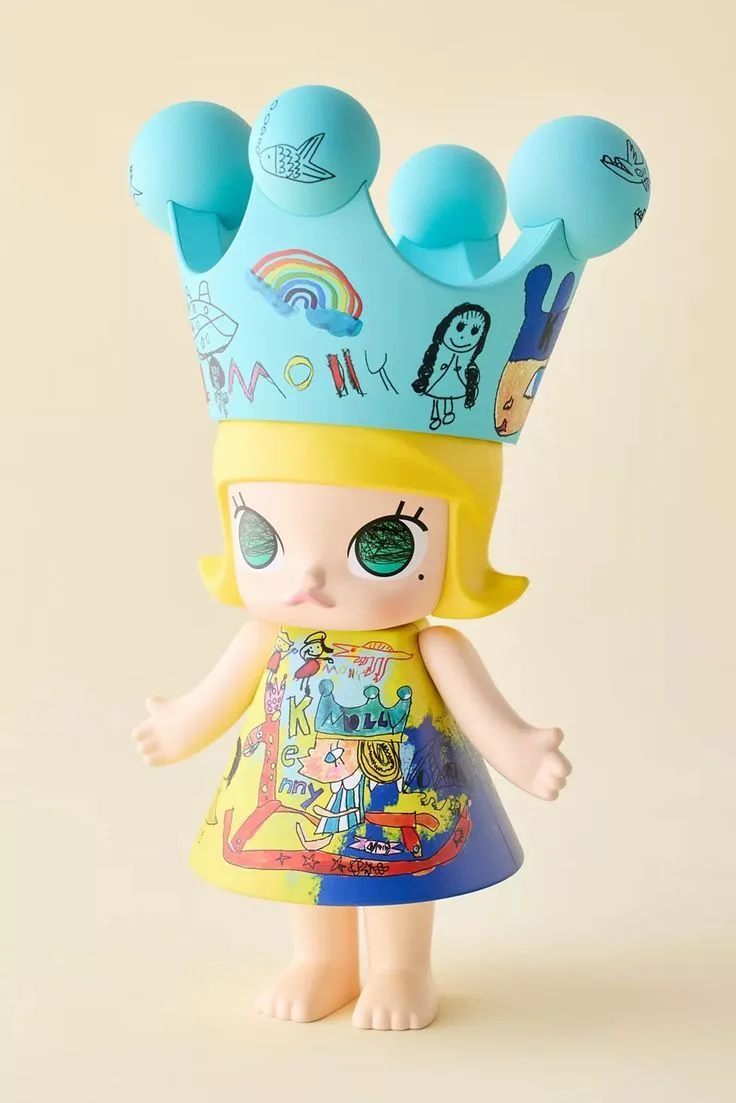 King Molly FRP Cartoon Sculpture for Mall & Art Pop-up Store Decoration — view 3