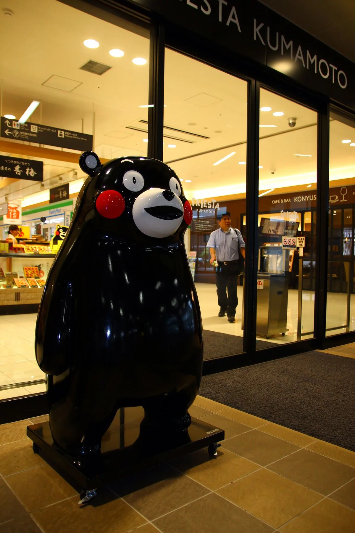 Kumamon FRP Mascot Sculpture for Mall Storefront & Tourism Attraction Decor
