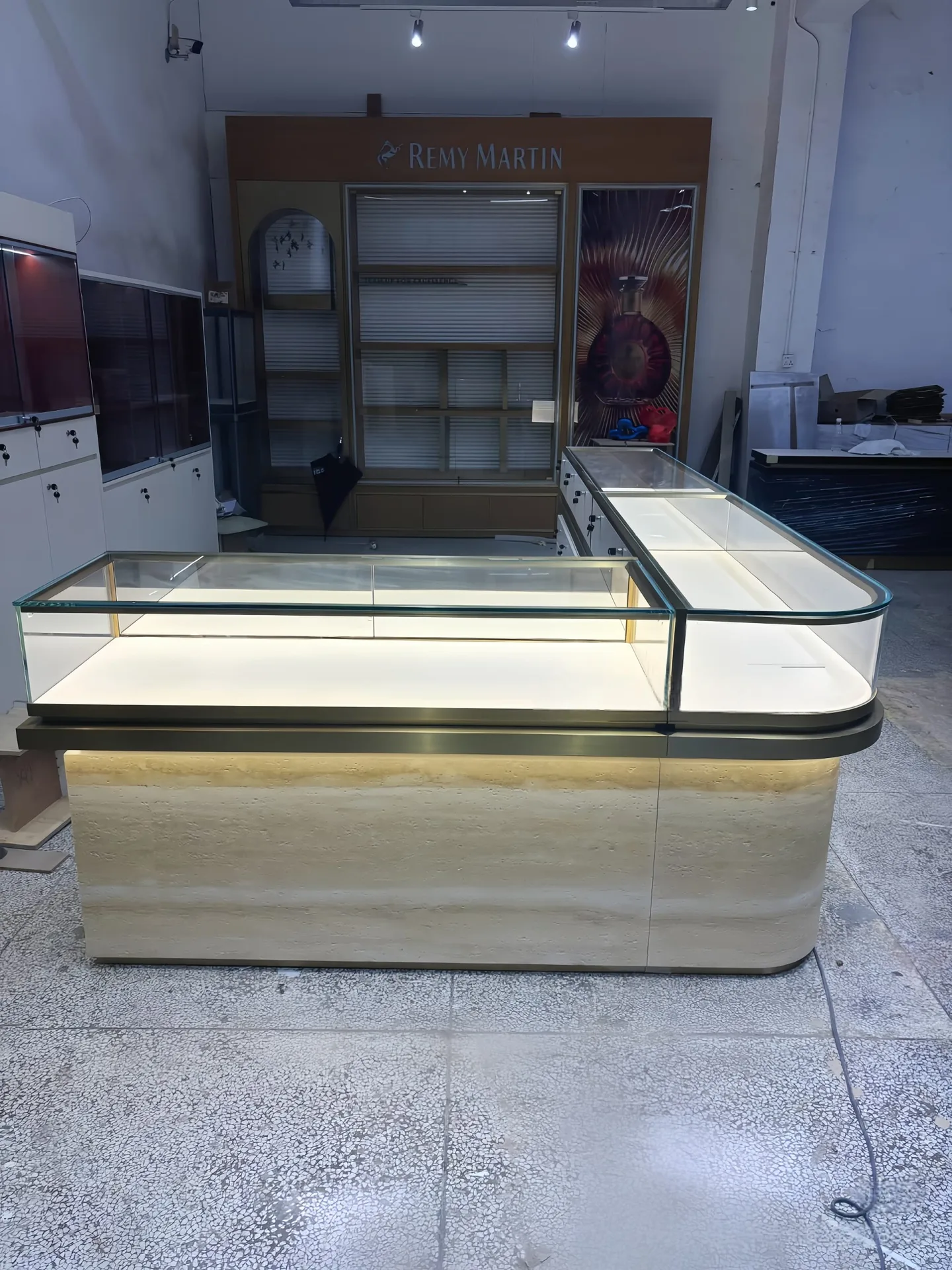L‑Shape Corner Jewelry Display Counter Curved Travertine Texture Glass Island Showcase — view 6