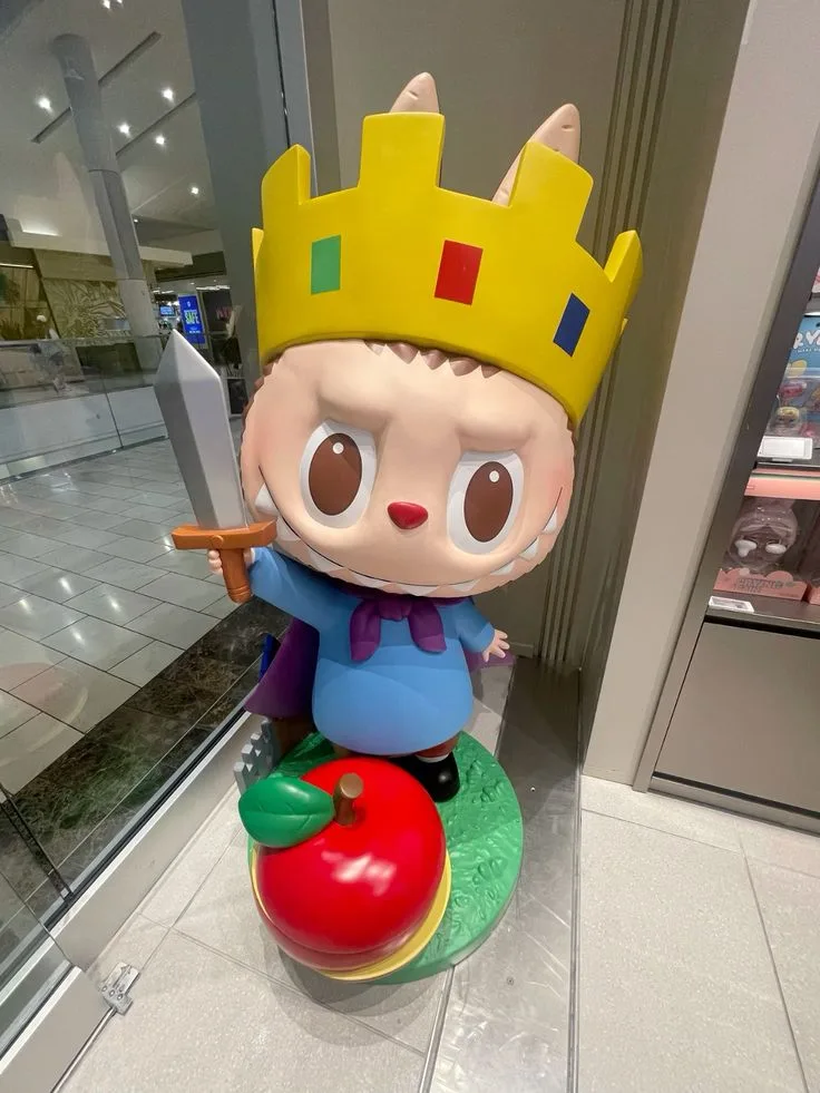 Labubu King FRP Statue for Toy Store and Mall Window Display — view 3
