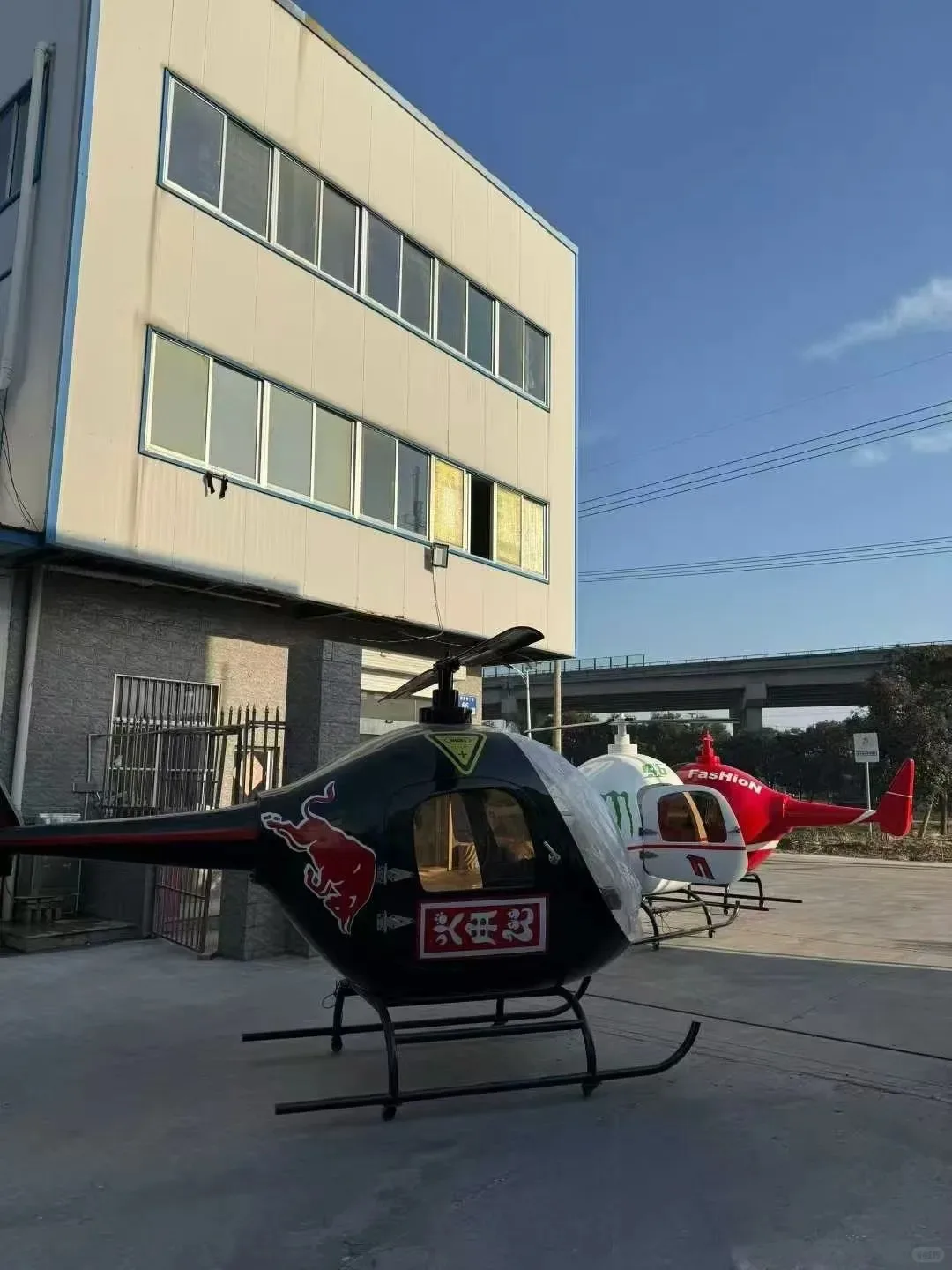 Life Size FRP Helicopter Model for Mall Photo Booth & Exhibition Decor — view 2