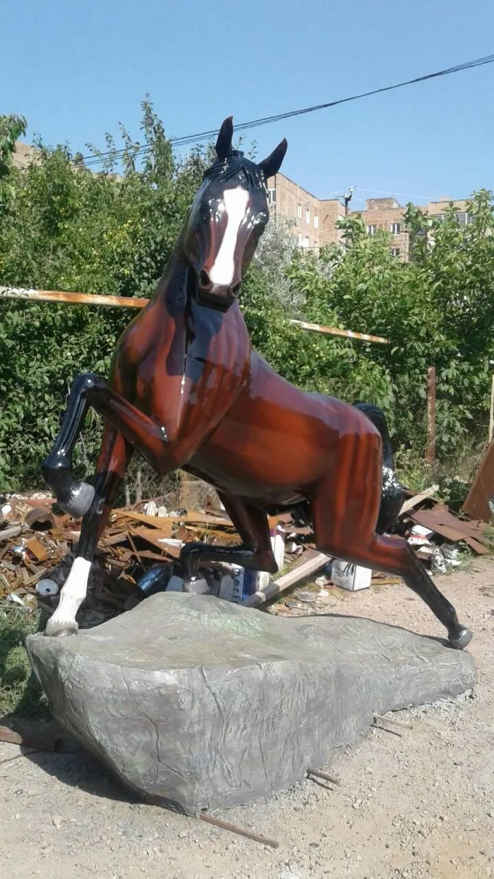 Life Size Horse Fiberglass Sculpture for Park & Ranch Landscape Decor — view 3