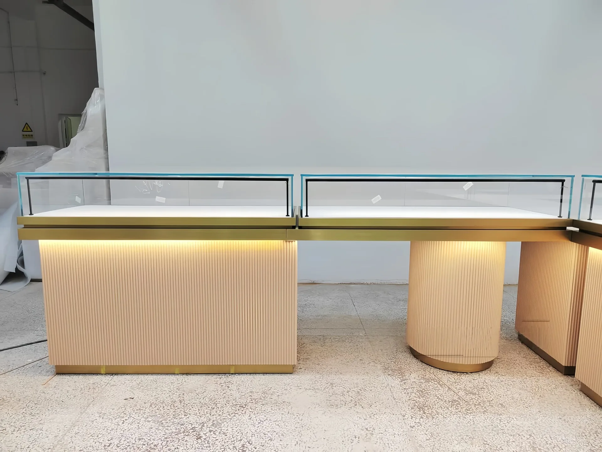 Luxury Boutique Glass Jewelry Counter with Gold Trim and Hidden Light Strip — view 4