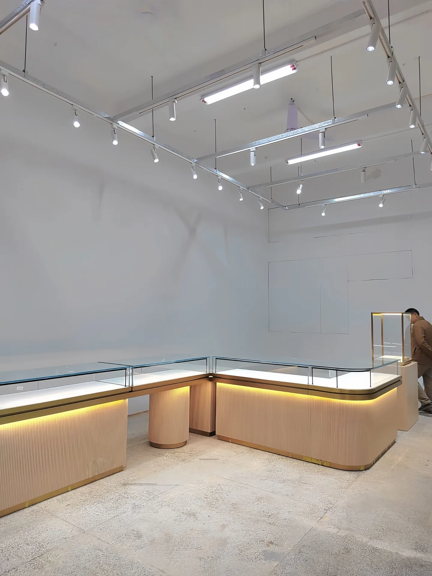 Luxury Boutique Glass Jewelry Counter with Gold Trim and Hidden Light Strip — view 6