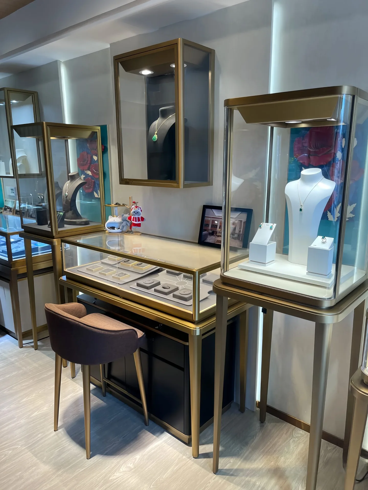 Luxury Champagne Gold Stainless Steel Jewelry Store Display Cases Full Set | Tower Vitrine, Wall‑Mounted Showcase & Service Counter