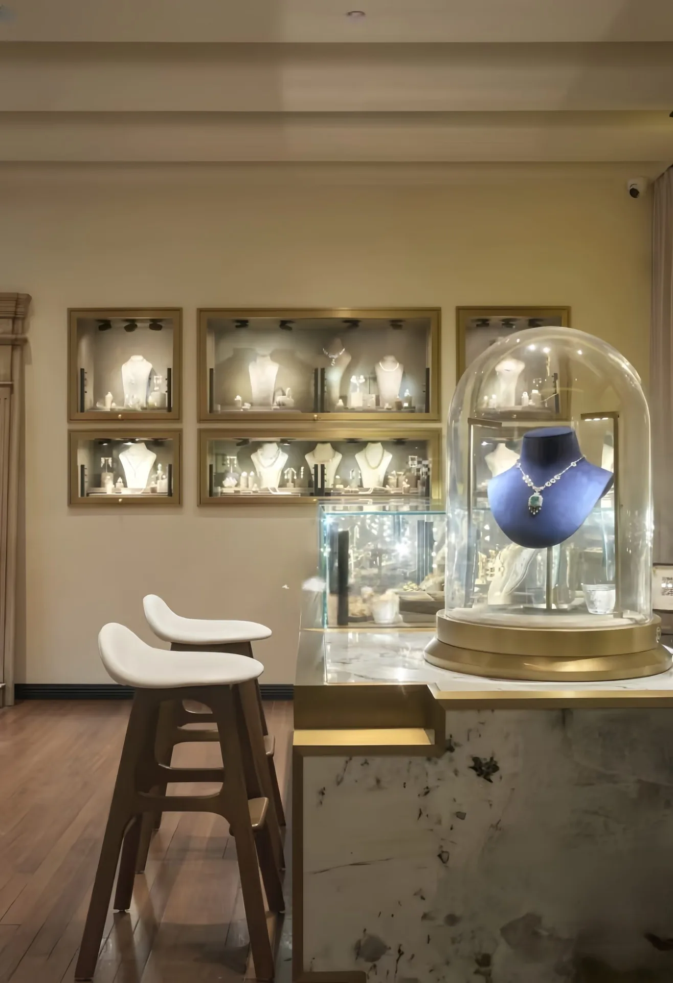 Luxury Marble Pattern Glass Jewelry Display Counter Custom Jewellery Shop Interior Design — view 2