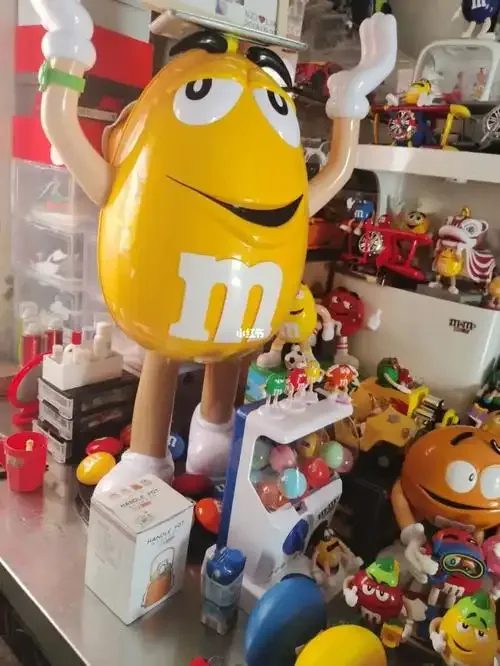 M&M’s Character Display Sculptures for Retail & Themed Spaces — view 3
