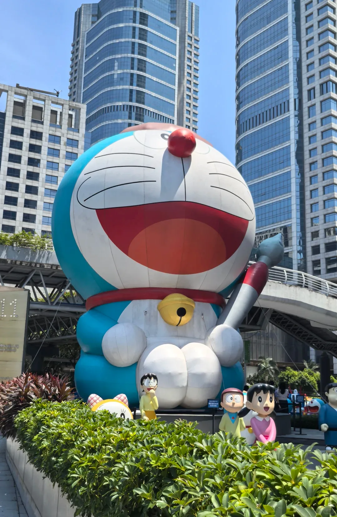 Massive Custom Fiberglass Doraemon Character Statues For Retail Marketing