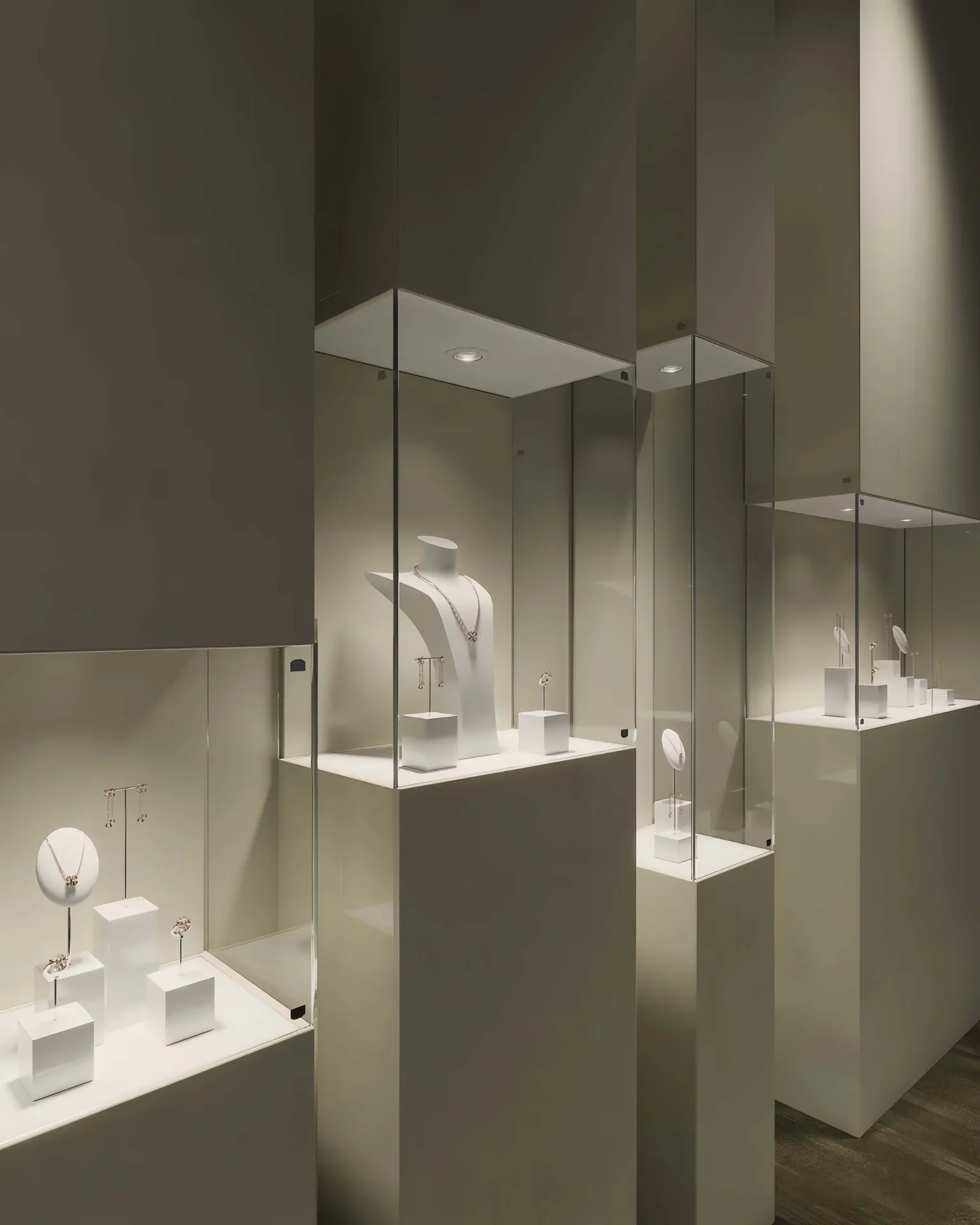 Minimalist Luxury Vertical Jewelry Cabinet: Matte Off-White, Ultra-Clear Glass, Adjustable LED Lighting, Modular & Lockable Display — view 3