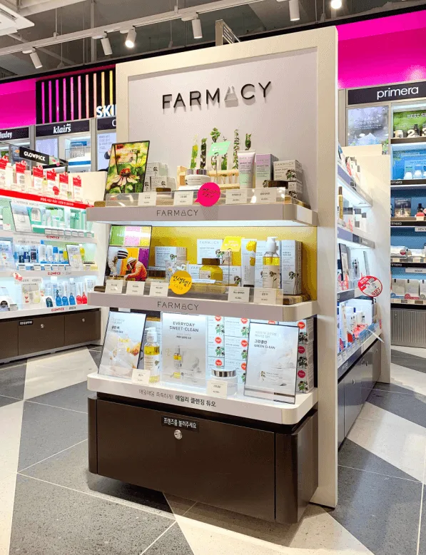Modern cosmetic display shelf design & beauty skin- care display showcase — view 3