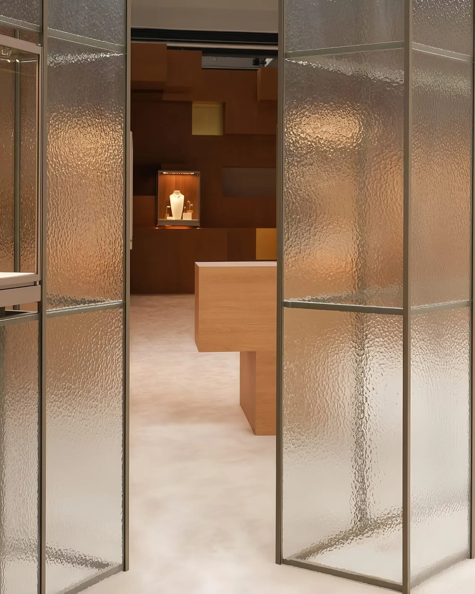 Modern Luxury Jewellery Boutique Fit‑out | Geometric Wood Block Wall & Lockable Glass Display Case — view 3