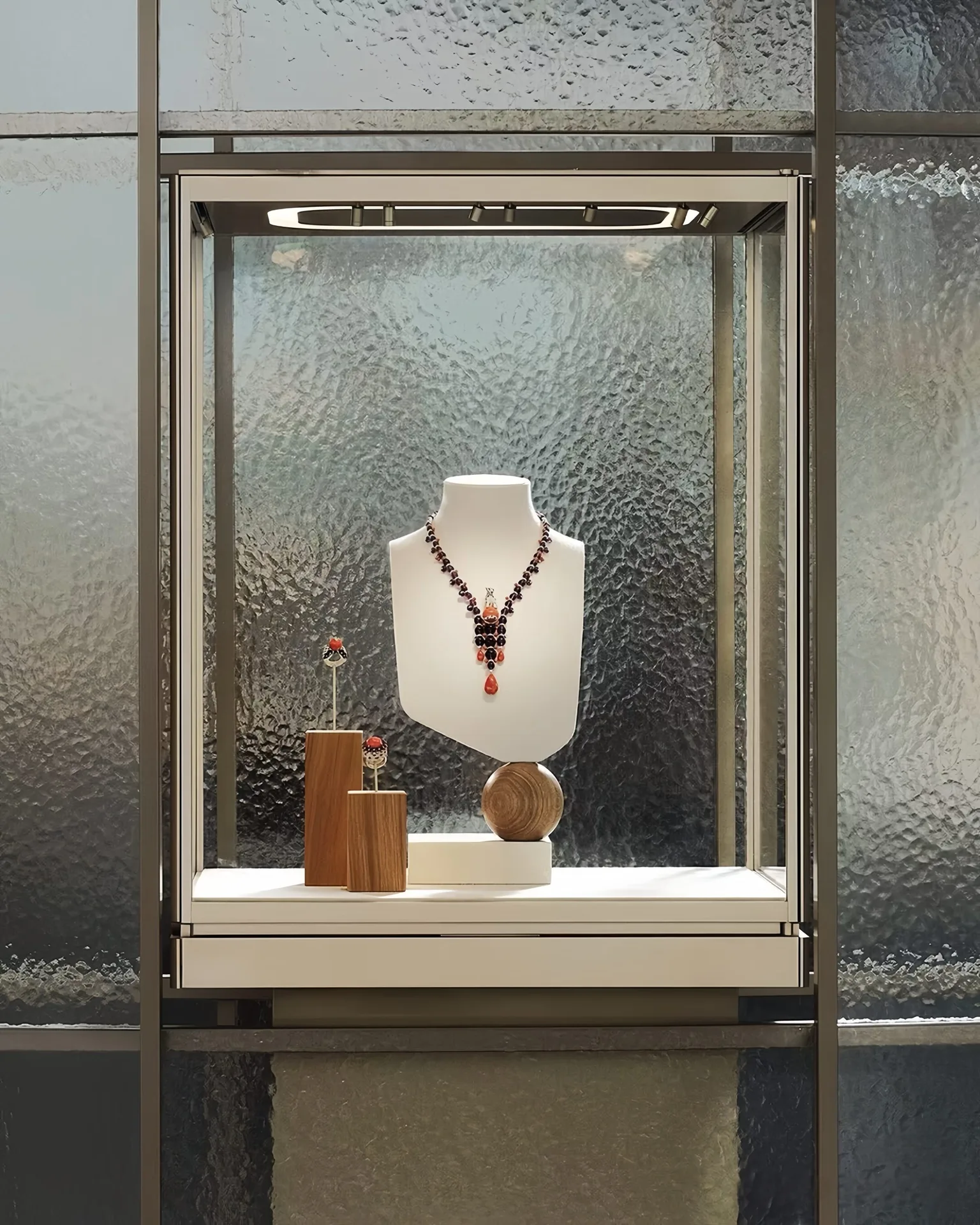 Modern Luxury Jewellery Boutique Fit‑out | Geometric Wood Block Wall & Lockable Glass Display Case — view 4
