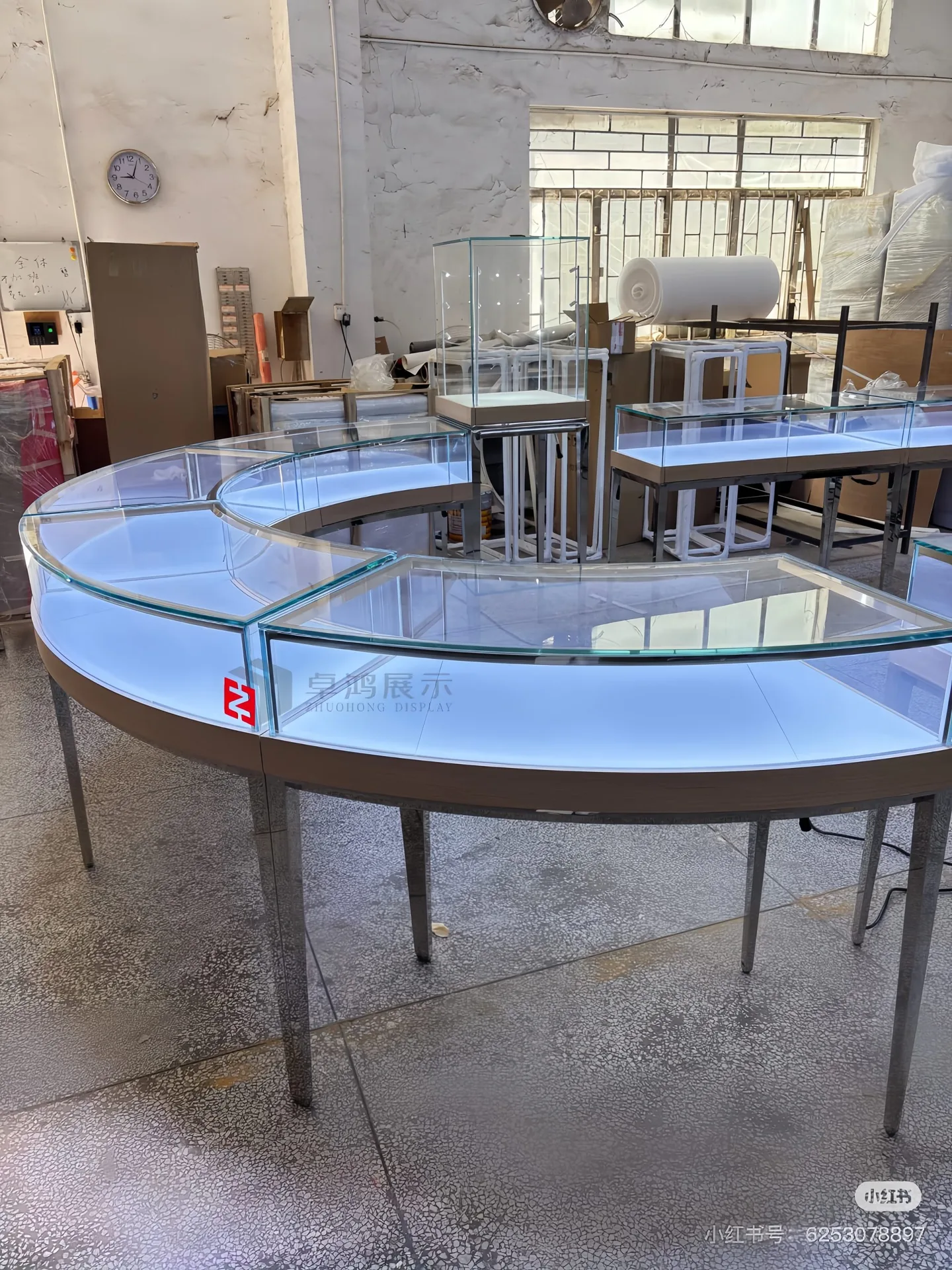 Modular Curved Glass Jewelry Display Counter | S-Shaped Retail Island with Metal Legs & White Top — view 5