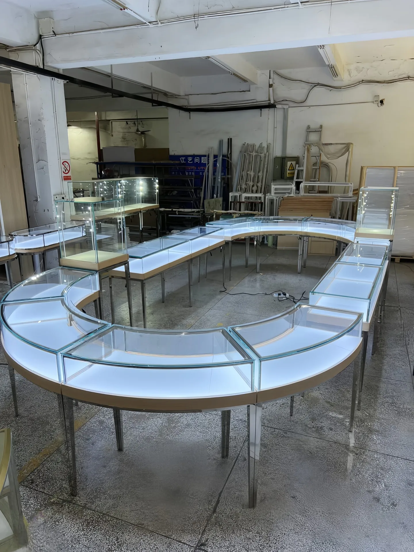 Modular Curved Glass Jewelry Display Counter | S-Shaped Retail Island with Metal Legs & White Top