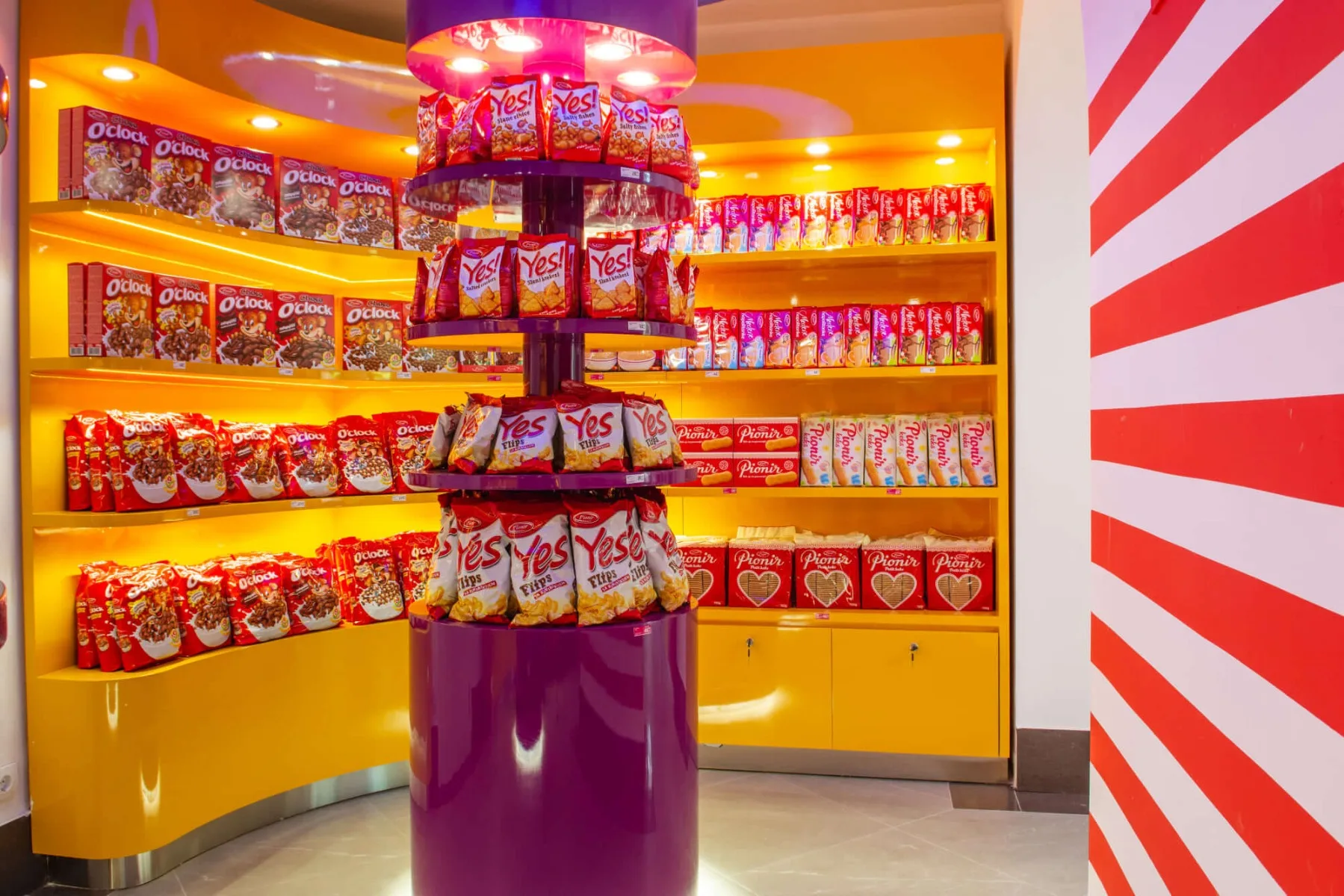 Orange candy cabinet design L-shaped candy display rack — view 3