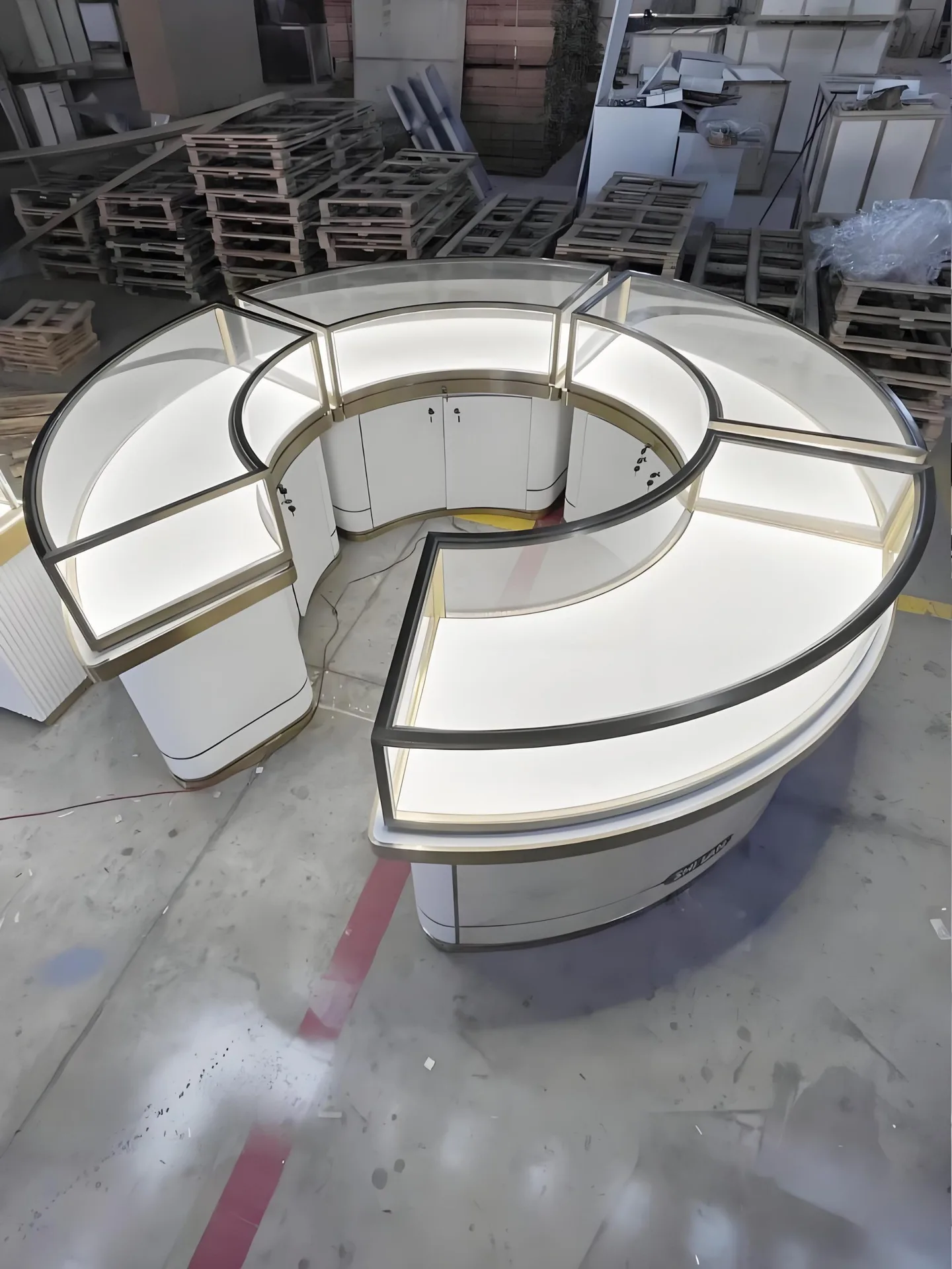 Orbit Luxe™ Circular Modular Jewelry Showcase – Illuminated, Flexible & Brand-Customizable Display System — view 5