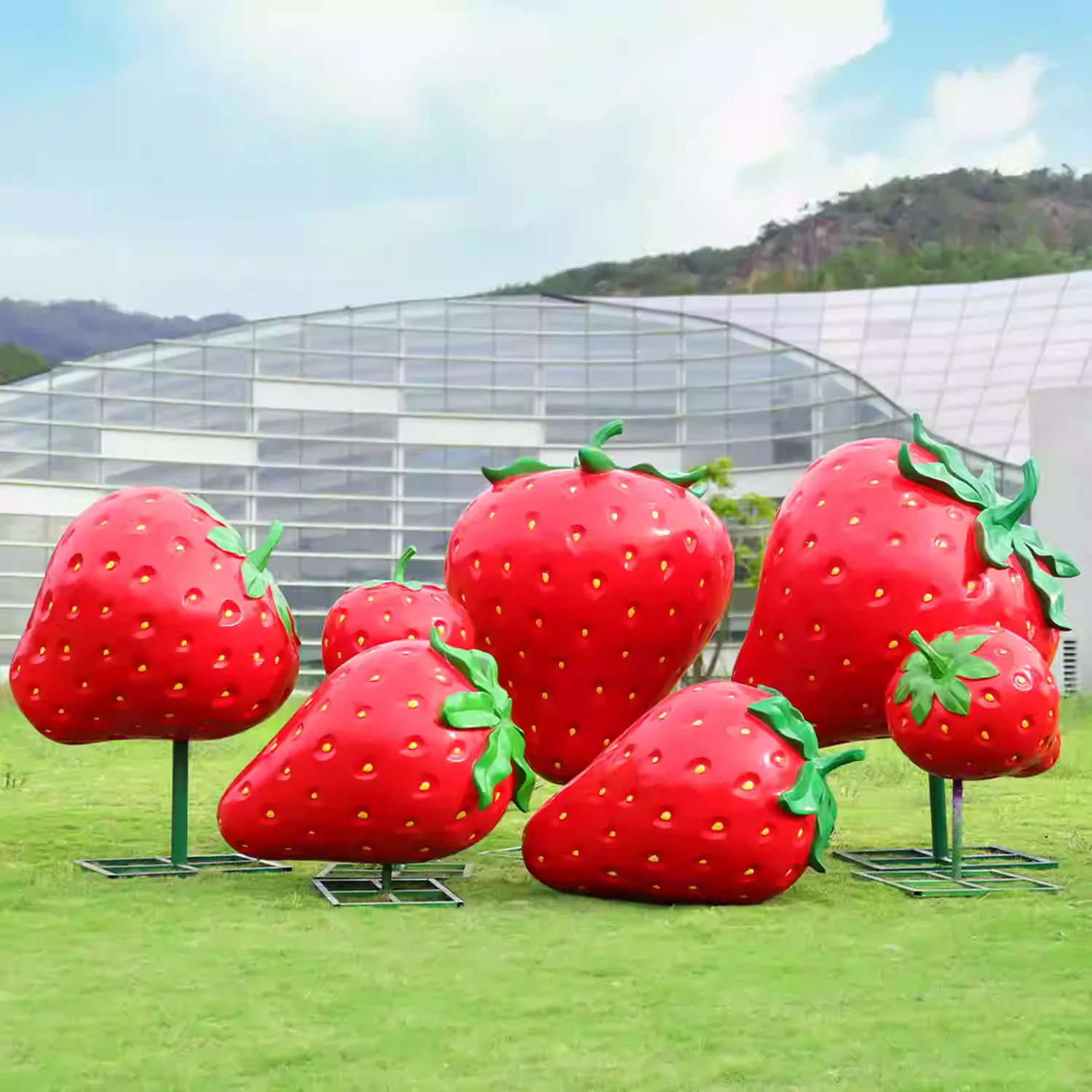 Outdoor Fiberglass Simulation Strawberry Ornaments: Fruit Sculptures for Garden, Farm & Picking Park Decor — view 4