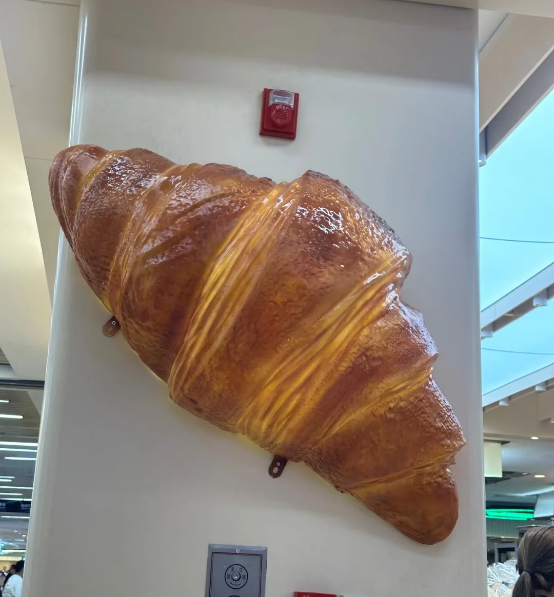 Oversized Croissant Fiberglass Sculpture for Bakery & Cafe Decor — view 2