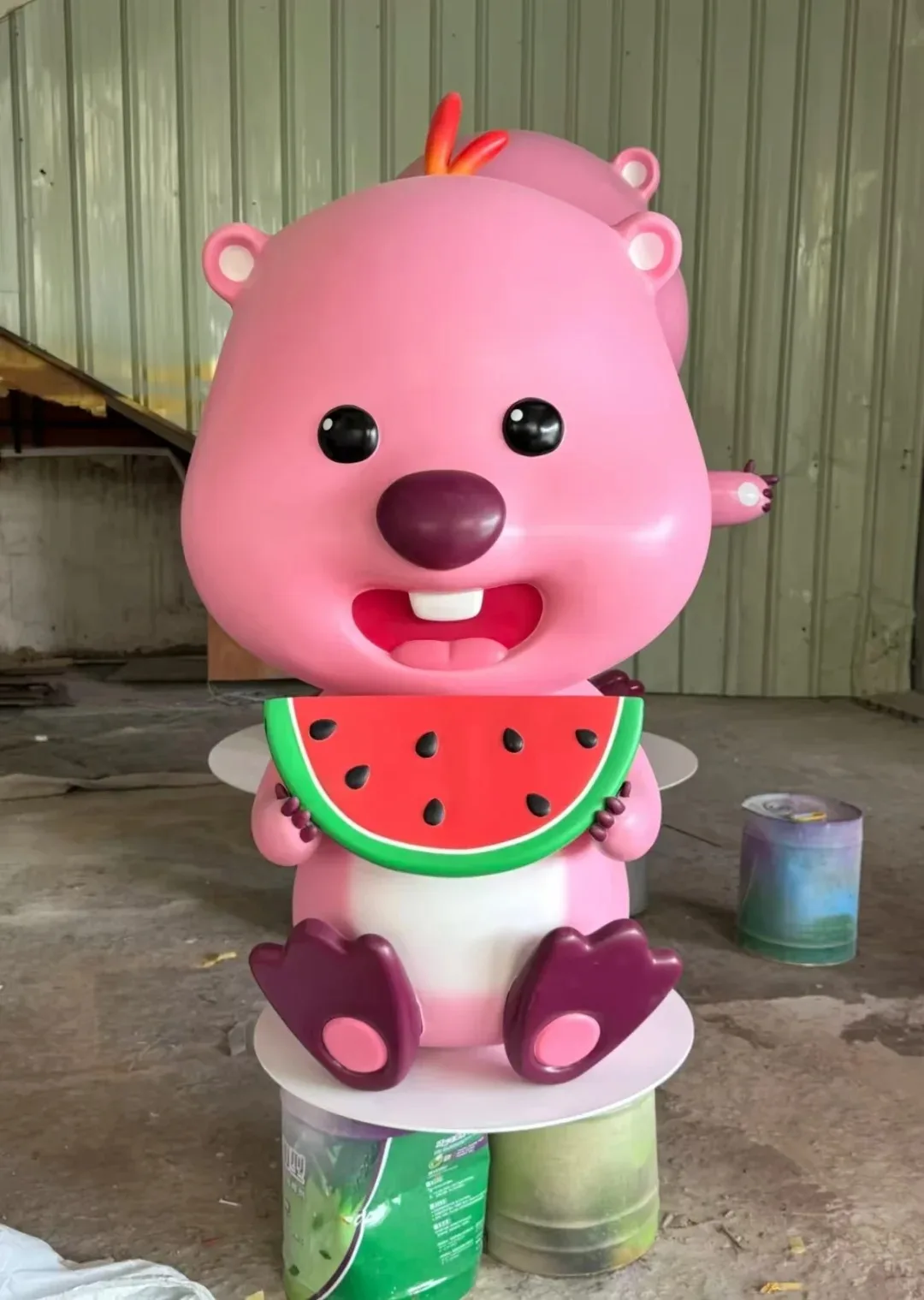 Pink FRP Cartoon Beaver Loopy Statue with Clover & Watermelon for Park Decor