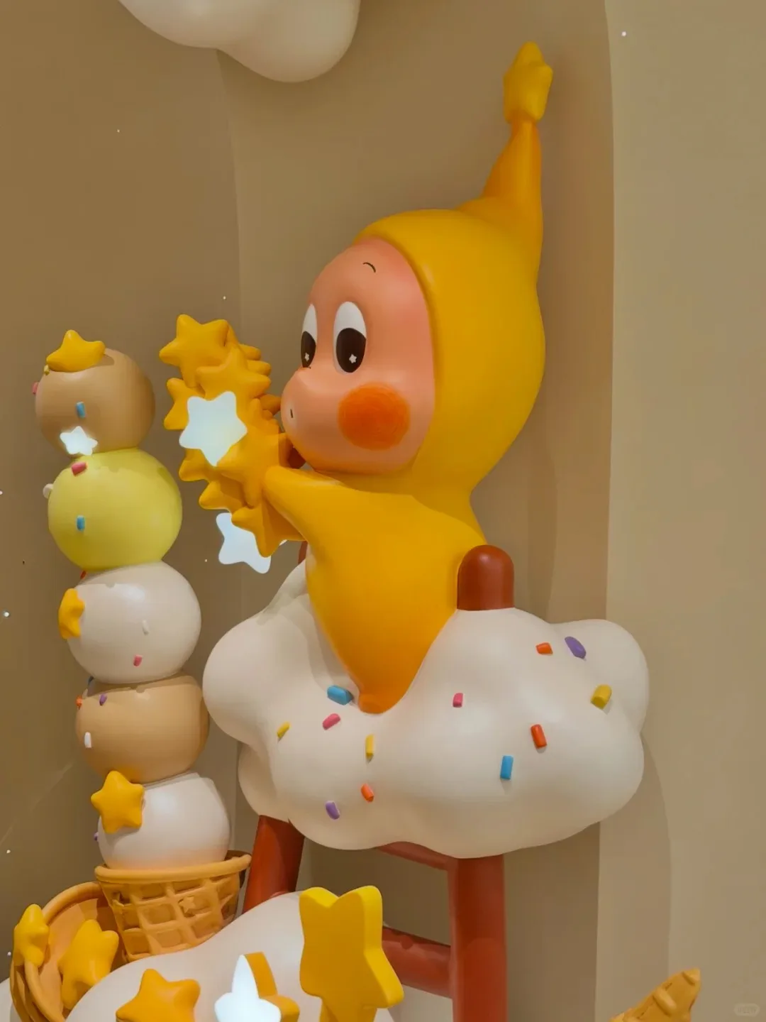 Pop Mart Twinkle Twinkle Star Elf FRP Sculpture Set for Beach Outdoor Pop-up Exhibition — view 7