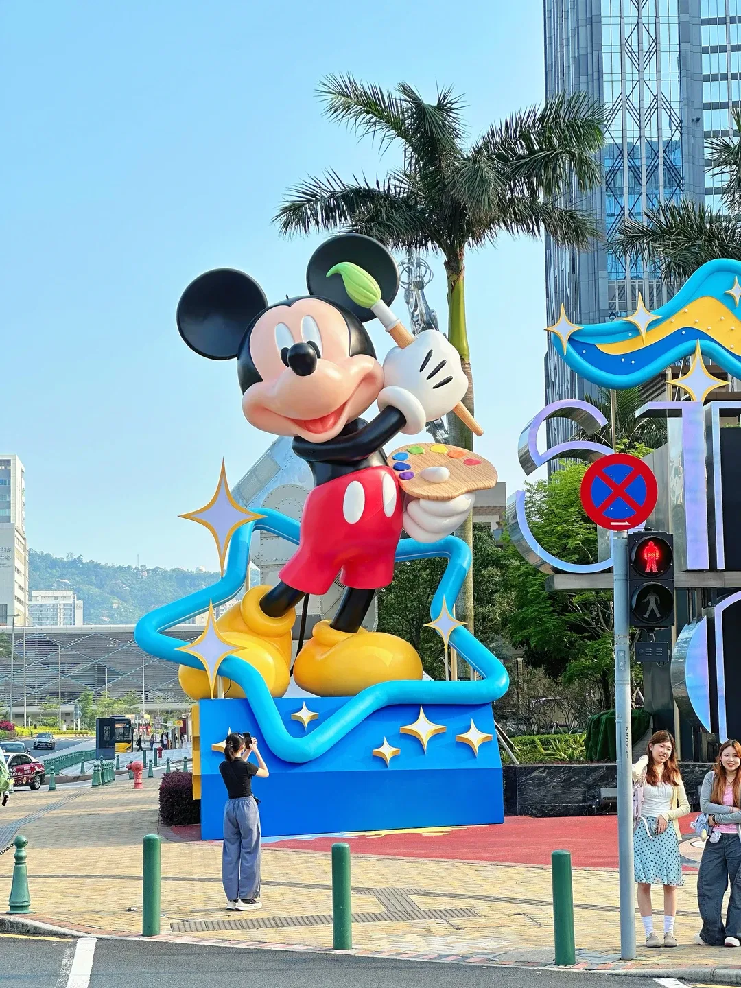 Premium Fiberglass Mickey Mouse Sculpture Life Size Cartoon Character Statue Custom Design — view 3