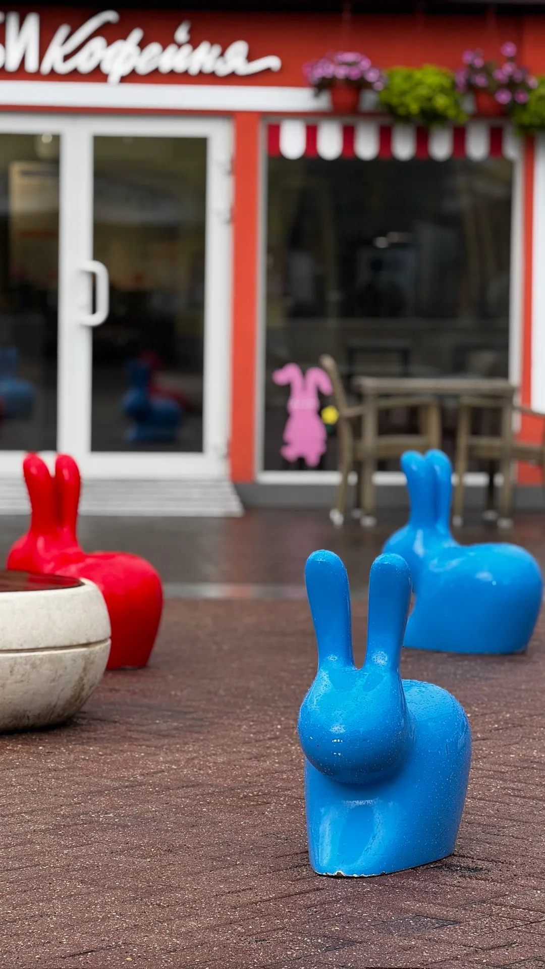 Rabbit-Shaped Fiberglass Stool for Modern Home & Public Seating — view 4
