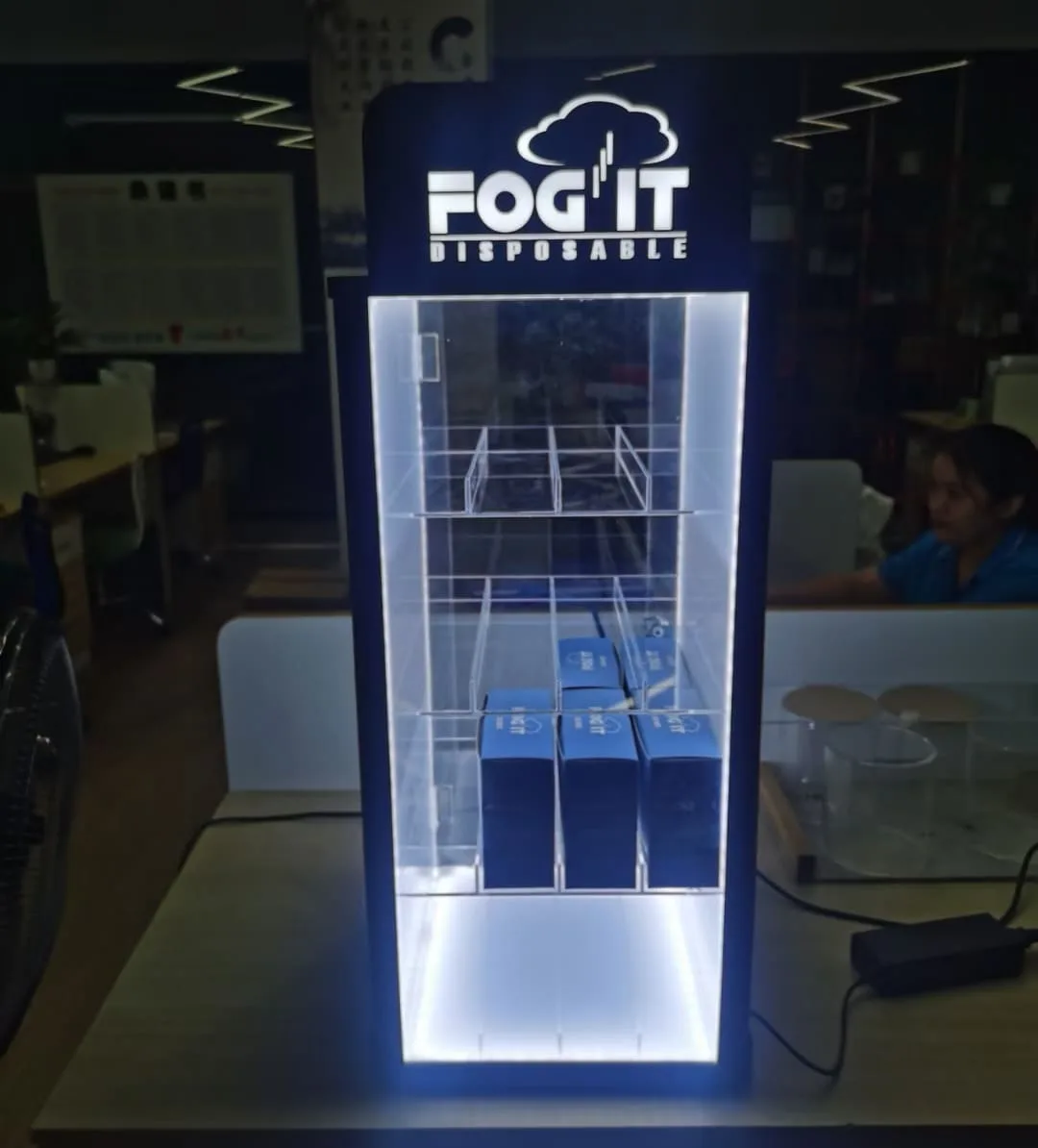 Round Appeal E – cigarette Display Cabinet for Every Venue — view 3