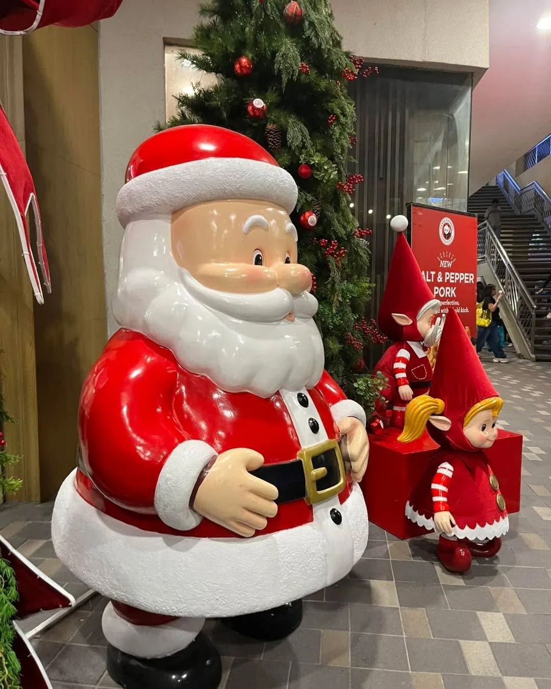 Santa Claus & Reindeer Fiberglass Statues for Christmas Displays — view 2